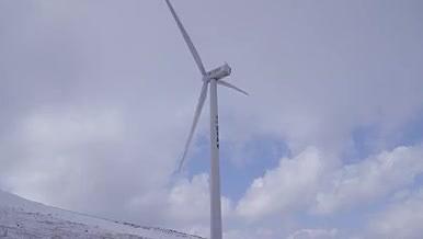 清洁能源风力发电风车蓝天白云延时摄影视频的预览图